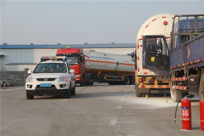 東海市危貨與普貨運輸企業(yè)聯(lián)合開展道路應急救援演練